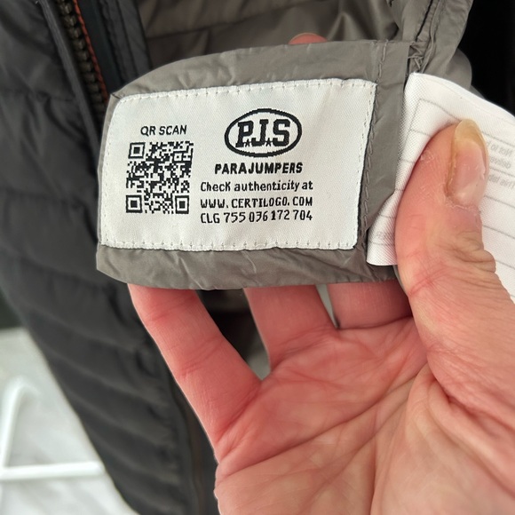 The men's black Parajumpers Ugo Jacket. - Picture 8 of 16